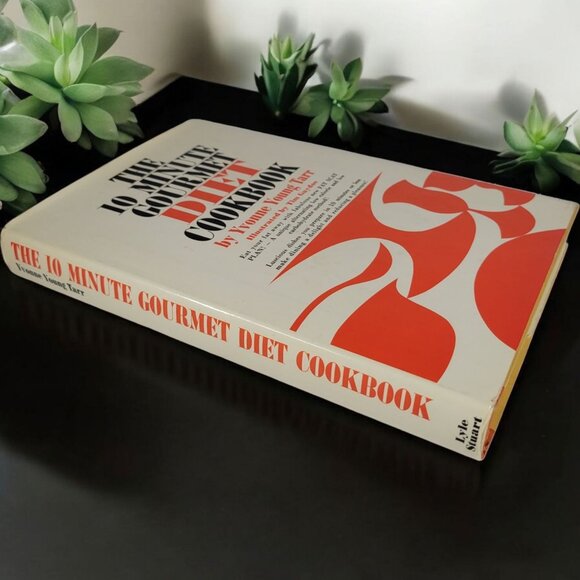 Vintage The 10 Minute Gourmet Diet Cookbook by Yvonne Young Tarr (HC) 1967 - Picture 1 of 9